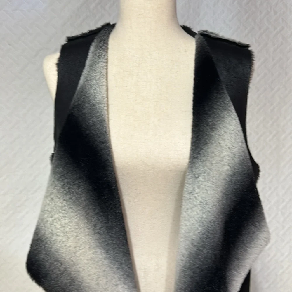 Faux Fur Reversible Long Vest Pit To Pit 19” Shoulder To Hem 34” - Picture 2 of 4